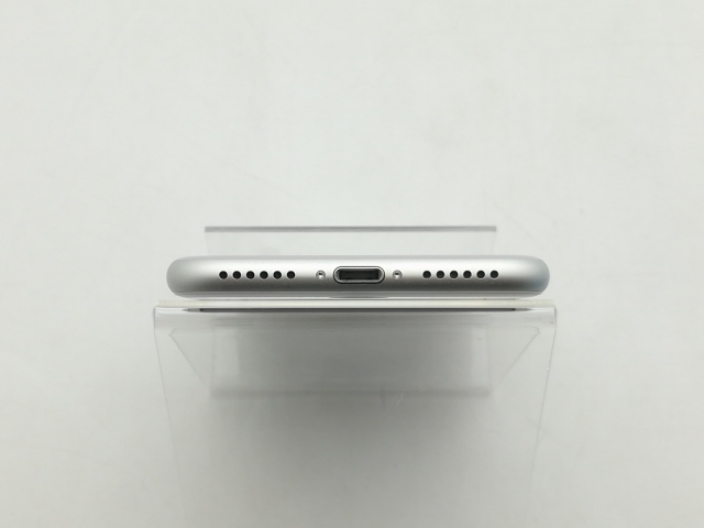 【中古】Apple docomo 【SIMロック解除済み】 iPhone 7 128GB シルバー MNCL2J/A【三宮駅前】保証期間１ヶ月【ランクB】_4