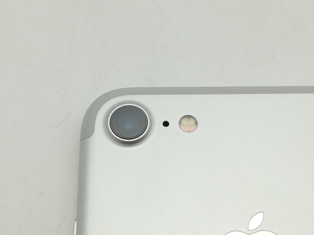 【中古】Apple docomo 【SIMロック解除済み】 iPhone 7 128GB シルバー MNCL2J/A【三宮駅前】保証期間１ヶ月【ランクB】_7