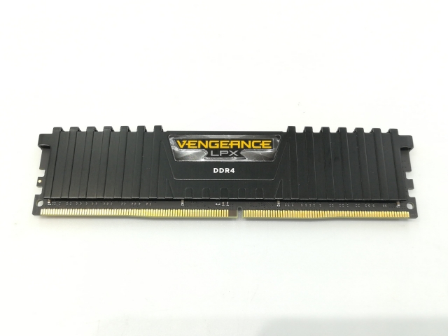 【中古】DDR4 16GB PC4-28800(DDR4-3600)【デスクトップPC用】【神戸】保証期間１週間