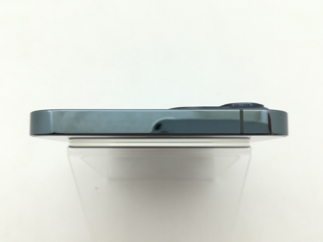 【中古】Apple docomo 【SIMロック解除済み】 iPhone 12 Pro Max 256GB パシフィックブルー MGD23J/A【神戸】保証期間１ヶ月【ランクA】