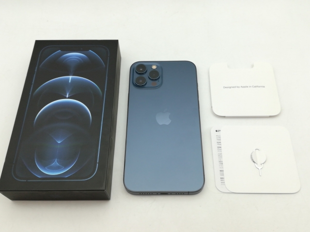 【中古】Apple docomo 【SIMロック解除済み】 iPhone 12 Pro Max 256GB パシフィックブルー MGD23J/A【神戸】保証期間１ヶ月【ランクA】