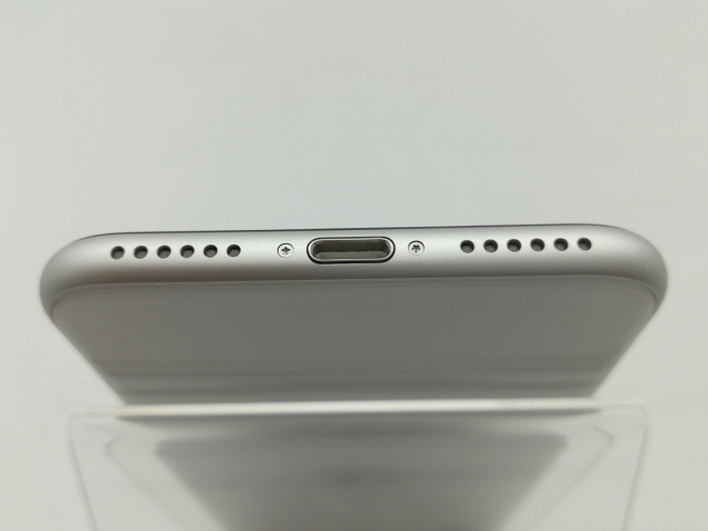 【中古】Apple docomo 【SIMロック解除済み】 iPhone SE（第2世代） 64GB ホワイト MHGQ3J/A（後期型番）【神戸】保証期間１ヶ月【ランクC】_4