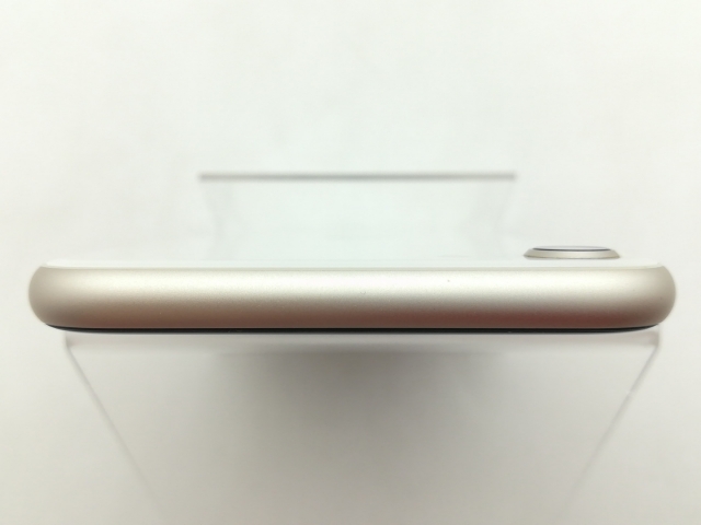 【中古】Apple au 【SIMフリー】 iPhone SE（第3世代） 64GB スターライト MMYD3J/A【神戸】保証期間１ヶ月【ランクA】_2