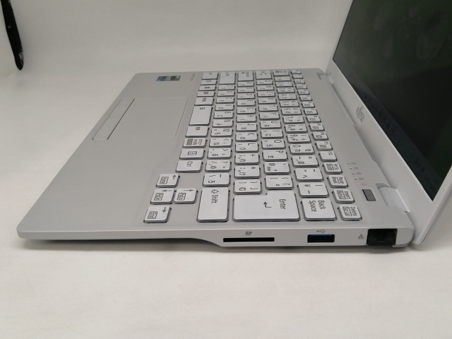 【中古】Fujitsu LIFEBOOK UH UH90/G2 FMVU90G2W シルバーホワイト【i7-1255U 8G 512G(SSD) WiFi 13.3LCD】【日本橋3】保証期間１ヶ月【ランクA】