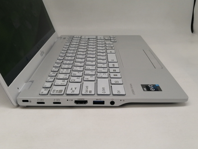 【中古】Fujitsu LIFEBOOK UH UH90/G2 FMVU90G2W シルバーホワイト【i7-1255U 8G 512G(SSD) WiFi 13.3LCD】【日本橋3】保証期間１ヶ月【ランクA】