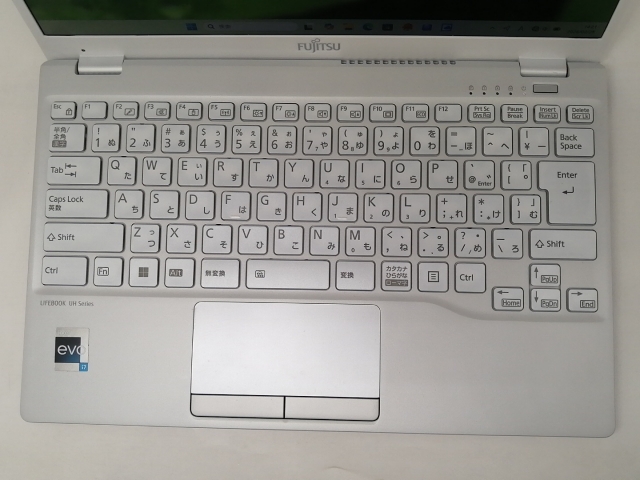 中古】Fujitsu LIFEBOOK UH UH90/G2 FMVU90G2W シルバーホワイト【i7 