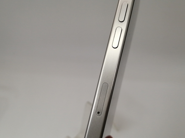 【中古】Apple SoftBank 【SIMフリー】 iPhone 15 Pro Max 256GB ホワイトチタニウム MU6Q3J/A【戸塚】保証期間１ヶ月【ランクA】