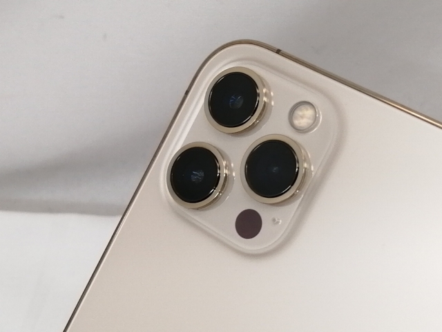 【中古】Apple au 【SIMロック解除済み】 iPhone 12 Pro Max 128GB ゴールド MGCW3J/A【神保町】保証期間１ヶ月【ランクB】_6