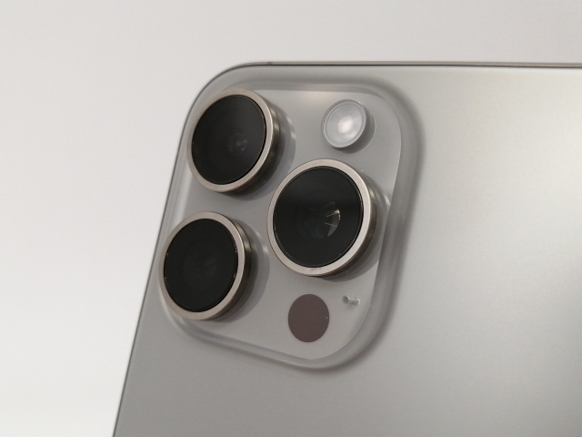 【中古】Apple 国内版 【SIMフリー】 iPhone 15 Pro Max 256GB ナチュラルチタニウム MU6R3J/A【戸塚】保証期間１ヶ月【ランクA】