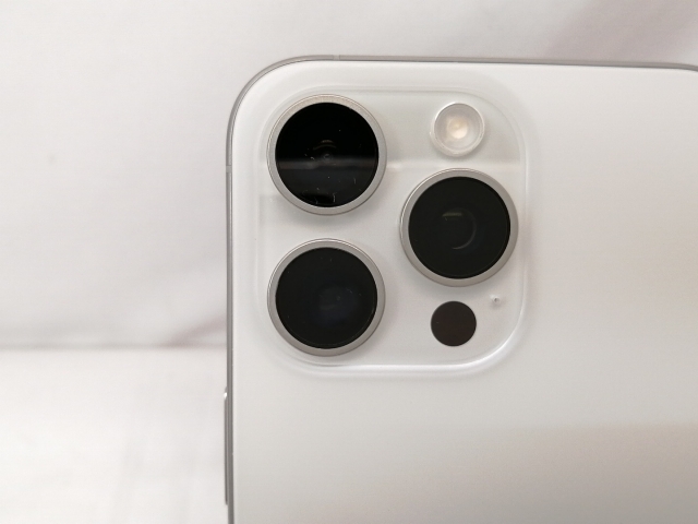 【中古】Apple 国内版 【SIMフリー】 iPhone 15 Pro Max 256GB ホワイトチタニウム MU6Q3J/A【戸塚】保証期間１ヶ月【ランクA】