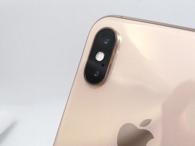中古Apple iPhone Xs 256GB保証付き。 中古Apple docomo SIMロック解除済み iPhone XS 256GB シルバー