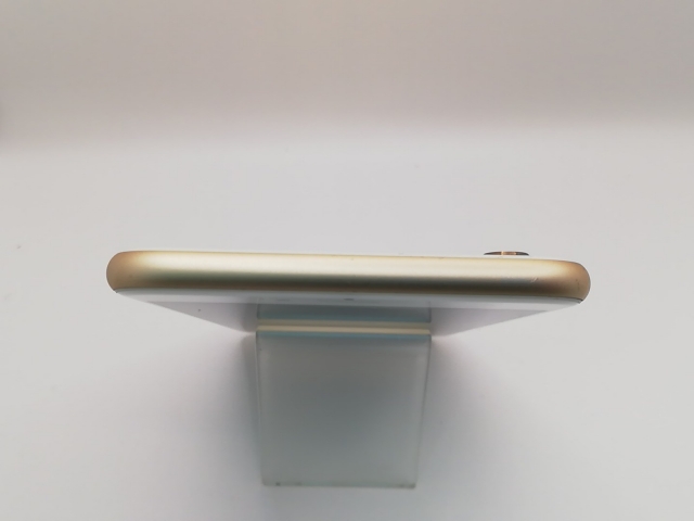 【中古】Apple docomo 【SIMロック解除済み】 iPhone 6s Plus 64GB ゴールド MKU82J/A【戸塚】保証期間１ヶ月【ランクB】_2