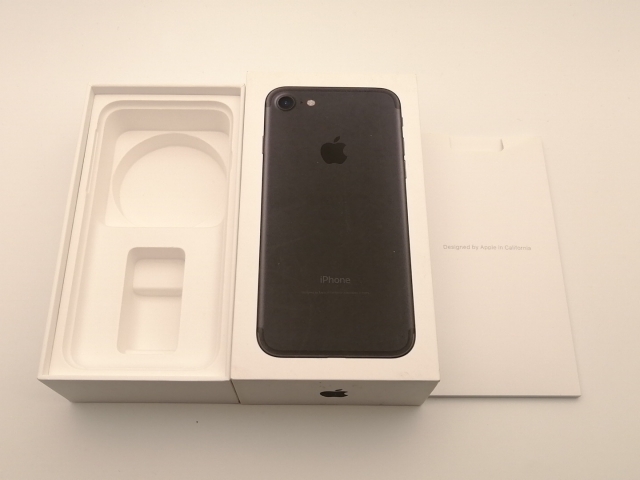 Apple iPhone 7 ブラック 本体 32GB SIMロック解除済み