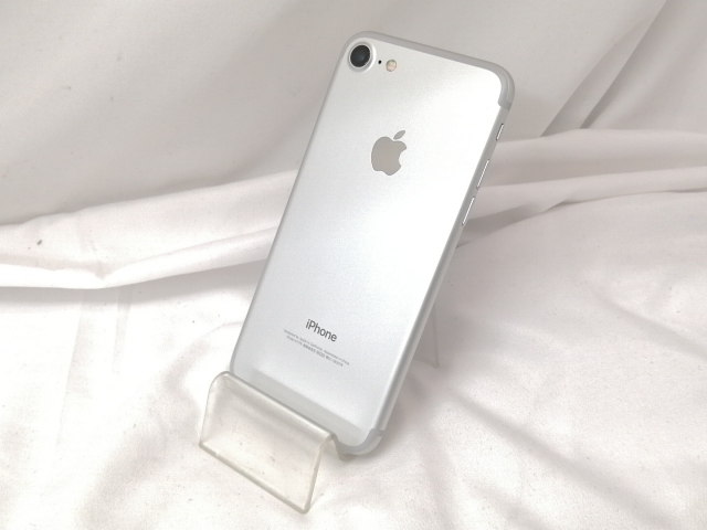 【中古】Apple au 【SIMロック解除済み】 iPhone 7 128GB シルバー MNCL2J/A【戸塚】保証期間１ヶ月【ランクA】
