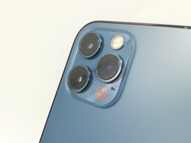 【中古】Apple au 【SIMロック解除済み】 iPhone 12 Pro 256GB パシフィックブルー MGMD3J/A【秋葉本店】保証期間１ヶ月【ランクC】_6