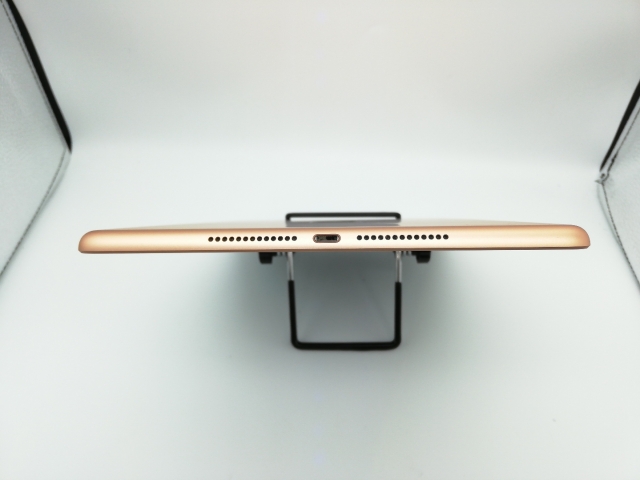【中古】Apple docomo 【SIMロックあり】 iPad（第6世代/2018） 32GB ゴールド MRM02J/A【秋葉本店】保証期間１ヶ月【ランクB】_4