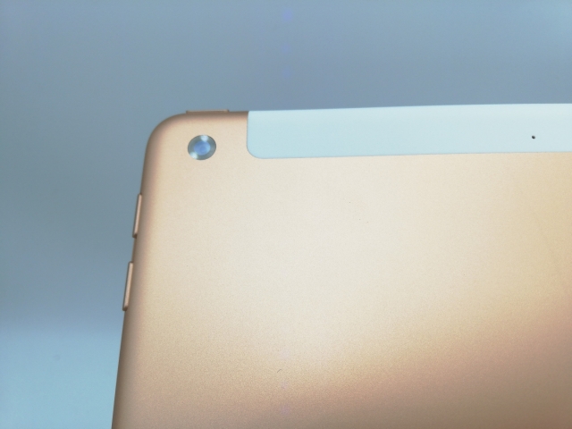 【中古】Apple docomo 【SIMロックあり】 iPad（第6世代/2018） 32GB ゴールド MRM02J/A【秋葉本店】保証期間１ヶ月【ランクB】_6