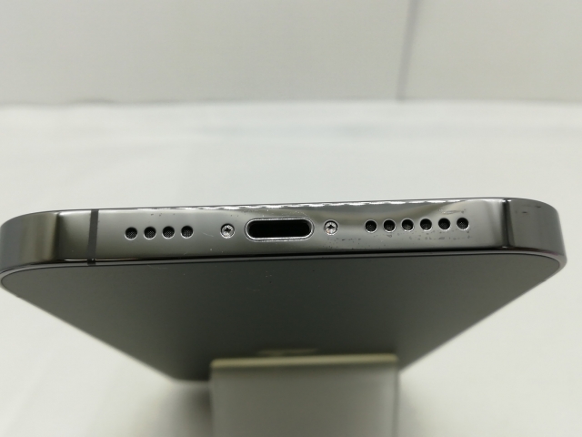 【中古】Apple docomo 【SIMロック解除済み】 iPhone 12 Pro Max 512GB グラファイト MGD33J/A【川崎】保証期間１ヶ月【ランクA】_4