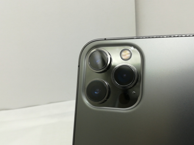 【中古】Apple docomo 【SIMロック解除済み】 iPhone 12 Pro Max 512GB グラファイト MGD33J/A【川崎】保証期間１ヶ月【ランクA】_6