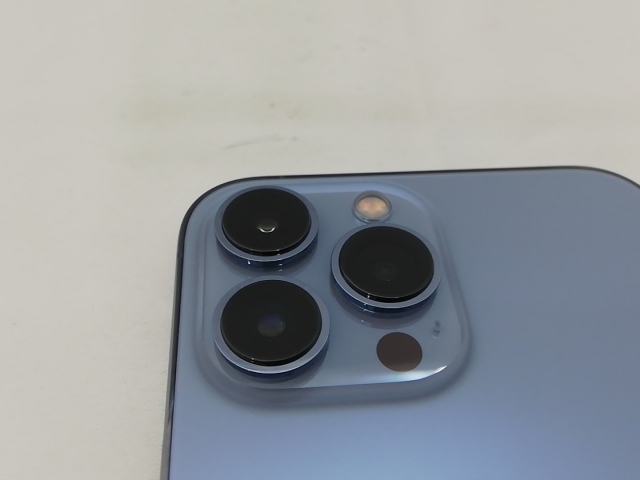 【中古】Apple docomo 【SIMフリー】 iPhone 13 Pro Max 512GB シエラブルー MLJX3J/A【秋葉3号】保証期間１ヶ月【ランクC】_5