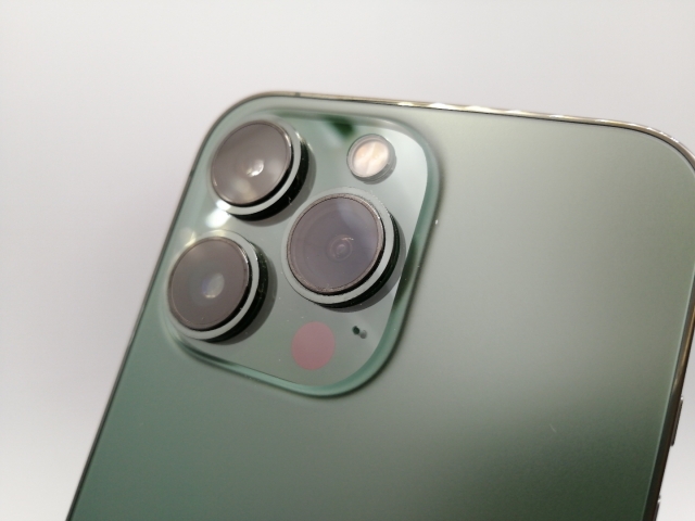 【中古】Apple 国内版 【SIMフリー】 iPhone 13 Pro 256GB アルパイングリーン MNDY3J/A【秋葉本店】保証期間１ヶ月【ランクA】
