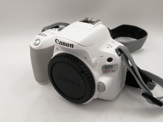 希少色】【ほぼ未使用】Canon EOS Kiss X9 一眼レフ ホワイト