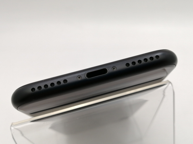 【中古】Apple docomo 【SIMロック解除済み】 iPhone SE（第2世代） 64GB ブラック MHGP3J/A（後期型番）【大須2】保証期間１ヶ月【ランクB】