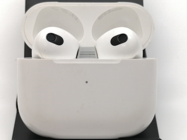 【ほぼ未使用】AirPods 第3世代 Lightningケース付 Apple AirPods 第3世代 Lightning充電ケース付き MPNY3J/A ホワイト