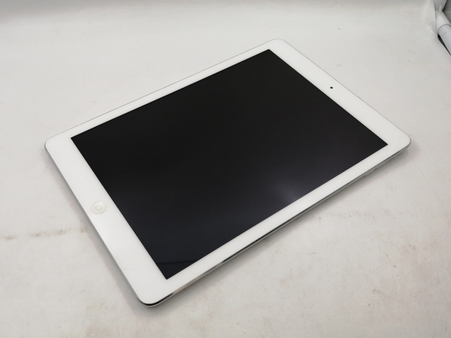 Apple - au iPad Air 32GB シルバー 中古美品 中古】iPad Air 32GB シルバー MD795JA／A au [2133042462401