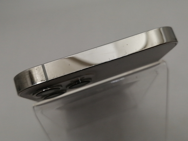 【中古】Apple docomo 【SIMロック解除済み】 iPhone 12 Pro 512GB シルバー MGMG3J/A【大須2】保証期間１ヶ月【ランクC】_2