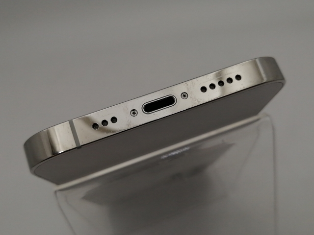 【中古】Apple docomo 【SIMロック解除済み】 iPhone 12 Pro 512GB シルバー MGMG3J/A【大須2】保証期間１ヶ月【ランクC】_3