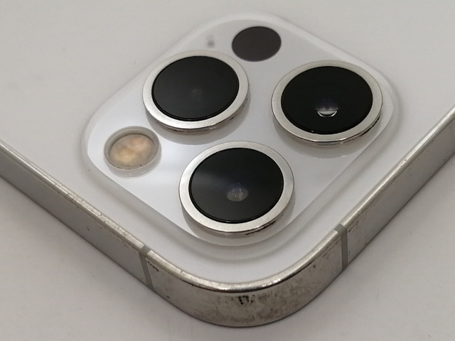 【中古】Apple docomo 【SIMロック解除済み】 iPhone 12 Pro 512GB シルバー MGMG3J/A【大須2】保証期間１ヶ月【ランクC】_6