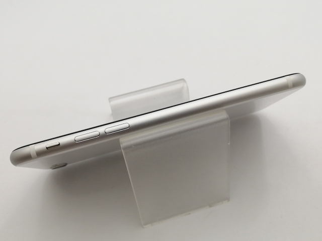 【中古】Apple au 【SIMロック解除済み】 iPhone SE（第2世代） 128GB ホワイト MXD12J/A【大須2】保証期間１ヶ月【ランクA】