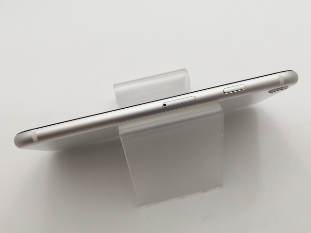 【中古】Apple au 【SIMロック解除済み】 iPhone SE（第2世代） 128GB ホワイト MXD12J/A【大須2】保証期間１ヶ月【ランクA】