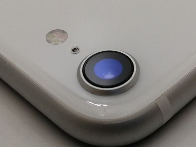 【中古】Apple au 【SIMロック解除済み】 iPhone SE（第2世代） 128GB ホワイト MXD12J/A【大須2】保証期間１ヶ月【ランクA】