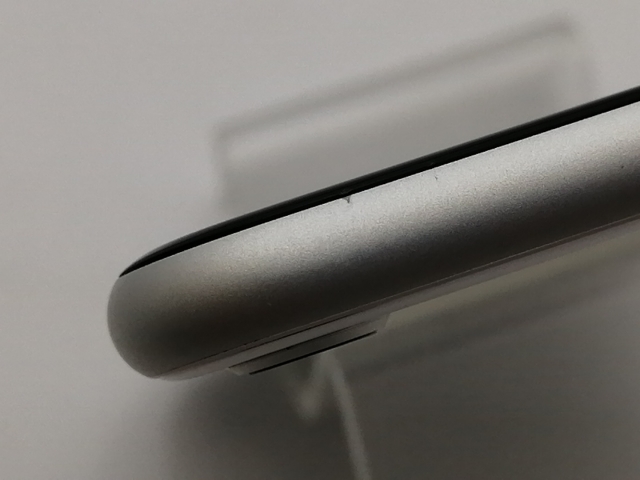 【中古】Apple au 【SIMロック解除済み】 iPhone SE（第2世代） 128GB ホワイト MXD12J/A【大須2】保証期間１ヶ月【ランクA】