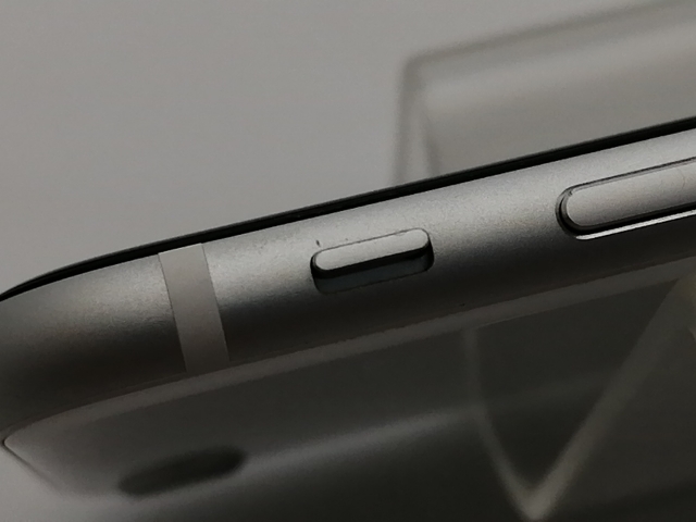 【中古】Apple au 【SIMロック解除済み】 iPhone SE（第2世代） 128GB ホワイト MXD12J/A【大須2】保証期間１ヶ月【ランクA】