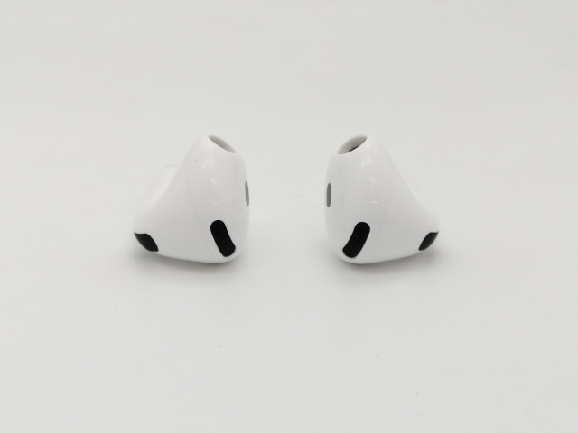 【中古】Apple AirPods 4 アクティブノイズキャンセリング搭載モデル MXP93J/A【新宿】保証期間１週間_3