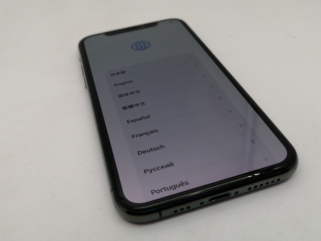 【中古】Apple au 【SIMロック解除済み】 iPhone 11 Pro 256GB ミッドナイトグリーン MWCC2J/A【なんば】保証期間１ヶ月【ランクC】