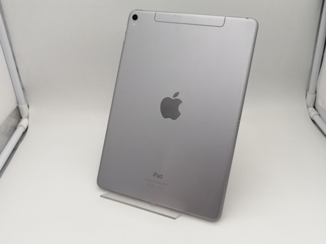 【中古】Apple au 【SIMロック解除済み】 9.7インチ iPad Pro（2016） 128GB スペースグレイ MLQ32J/A【なんば】保証期間１ヶ月【ランクA】