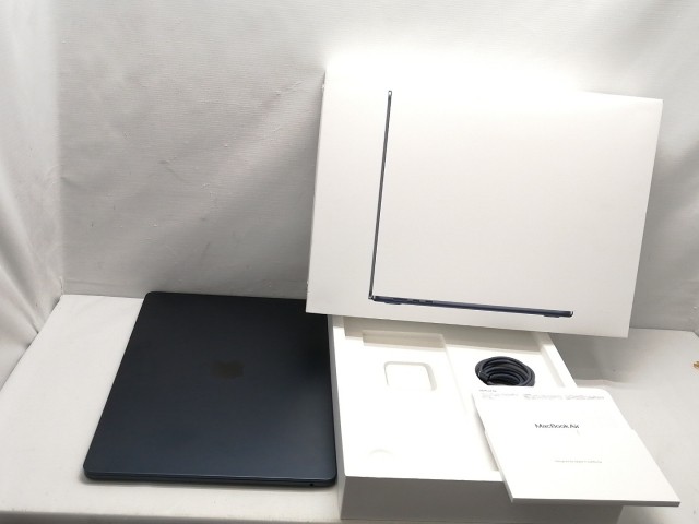 【中古】Apple MacBook Air 15インチ M3(CPU:8C/GPU:10C) 8GB/256GB ミッドナイト MRYU3J/A (15インチ, M3, 2024)【仙台駅東口】保証期