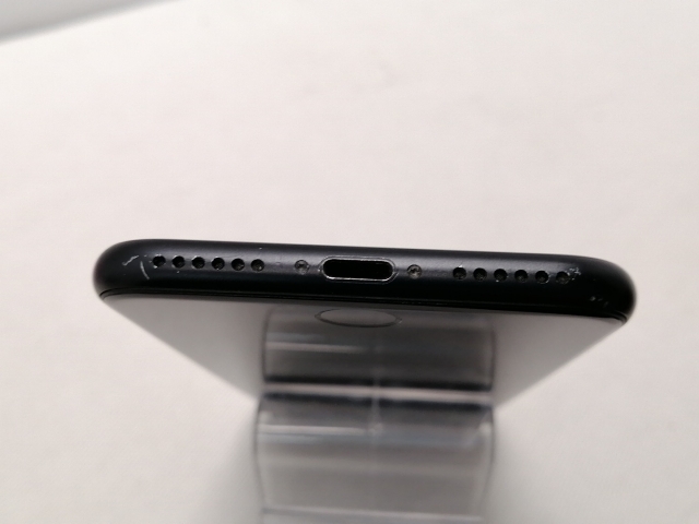【中古】Apple docomo 【SIMロック解除済み】 iPhone SE（第2世代） 64GB ブラック MHGP3J/A（後期型番）【仙台駅東口】保証期間１ヶ月【ランクC】_4