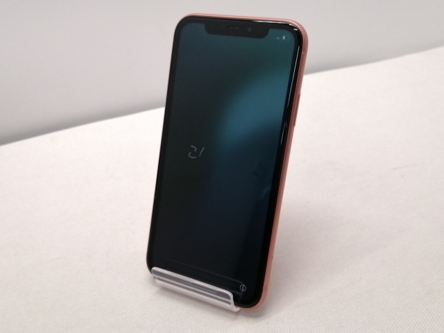 【中古】Apple au 【SIMロック解除済み】 iPhone XR 64GB コーラル MT0A2J/A【仙台駅東口】保証期間１ヶ月【ランクC】