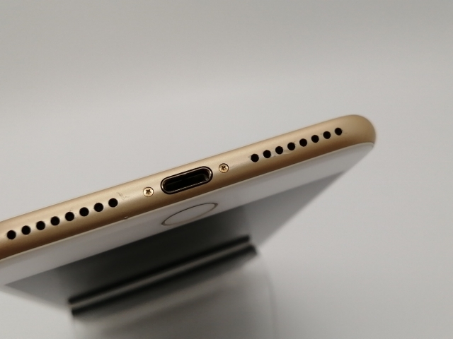 中古】Apple au 【SIMロック解除済み】 iPhone 7 Plus 128GB