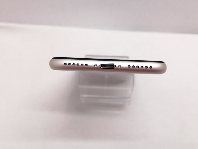 【中古】Apple SoftBank 【SIMフリー】 iPhone SE（第3世代） 128GB スターライト MMYG3J/A【仙台駅東口】保証期間１ヶ月【ランクB】_2