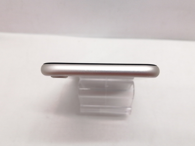 【中古】Apple SoftBank 【SIMフリー】 iPhone SE（第3世代） 128GB スターライト MMYG3J/A【仙台駅東口】保証期間１ヶ月【ランクB】_4