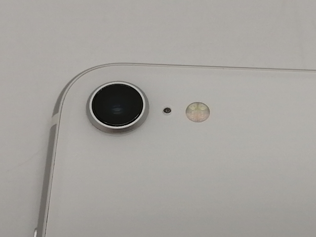 【中古】Apple docomo 【SIMロック解除済み】 iPhone SE（第2世代） 64GB ホワイト MHGQ3J/A（後期型番）【大須アメ横】保証期間１ヶ月【ランクC】_6