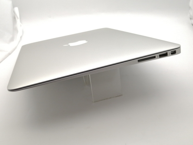 【中古】Apple MacBook Air 13in CTO (Mid 2017) Core i5(1.8G)/8G/256G(SSD)【大須2】言いはなつ継続期間１ヶ月【位置づけるC】