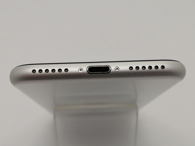 【中古】Apple docomo 【SIMロック解除済み】 iPhone SE（第2世代） 64GB ホワイト MHGQ3J/A（後期型番）【大須アメ横】保証期間１ヶ月【ランクC】_4