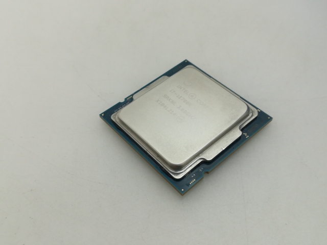 中古】Intel Core i7-11700K (3.6GHz/TB:4.9GHz) BOX LGA1200/8C/16T
